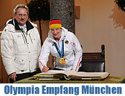 München feiert die Olympiamannschaft auf dem Marienplatz (Foto: Ingrid Grossmann)